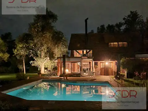 Casa en Venta con 3 cocheras