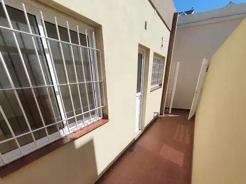 Depto Tipo Casa 2 ambientes con 1 baño