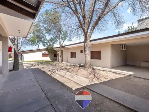 Casa en Venta con 7 cocheras