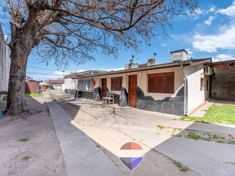 Casa 14 ambientes con 8 baños