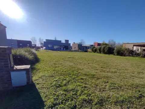 AUR. Venta. Lote 657 m2. Av. Libertador San Martin (Cam. 014 - 02)