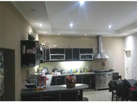 Casa 6 ambientes con 3 baños