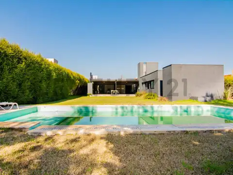 Venta | Casa 3 dormitorios - Puerto Roldán