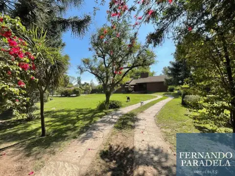 Casa en Venta con 3 cocheras