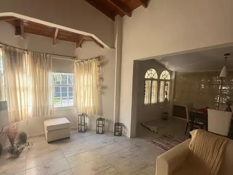 Casa en Venta en Barrio Parque Leloir, USD 260.000