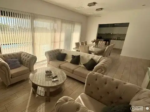 Casa 6 ambientes con 4 baños