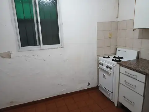DEPARTAMENTO  2 AMBIENTES CON PATIO - EXCELENTE UBICACION - SIN EXPENSAS -