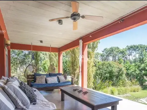 Casa 7 ambientes con 5 baños