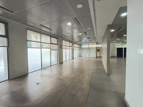 Local en Alquiler Via Púb.