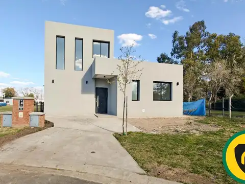 Av. Almirante Guillermo Brown al 100 Barrio Santa Lucia Pilar del Este