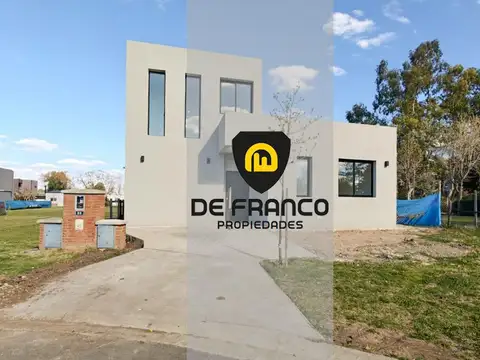 Venta Casa 5 ambientes en Pilar Del Este Barrio Santa Lucia