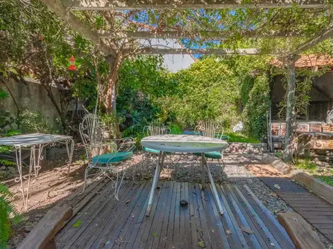 Casa 6 ambientes con 4 baños