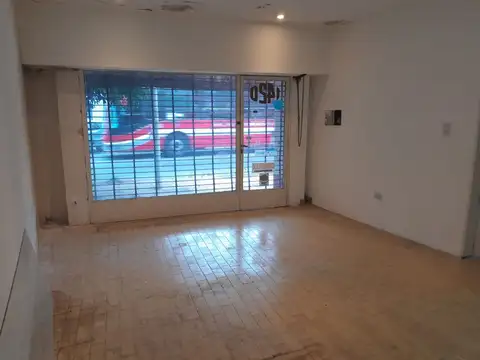 Locales comerciales y depósito en Av. Viamonte