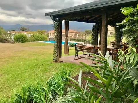 Casa en Venta con 5 cocheras