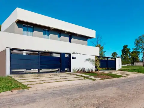 BARRIO LOS ENRIQUES 483 E 32 Y 132 BIS