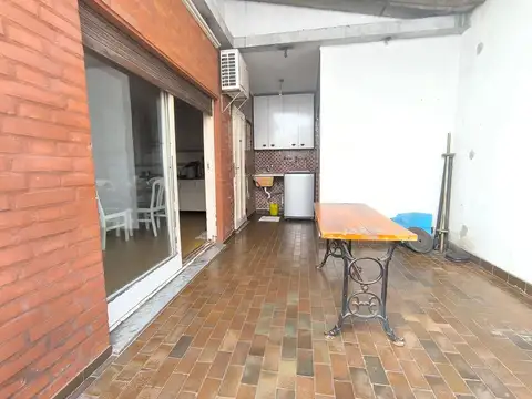 CASA 4 AMBIENTES PATIO COCHERA VERSALLES