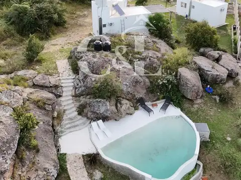 VENTA DE COMPLEJO DE 5 UNIDADES EN TANTI, UBICADO EN BARRIO SEMICERRADO "Las Pircas"