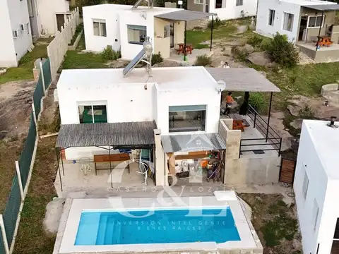 VENTA DE COMPLEJO DE 5 UNIDADES EN TANTI, UBICADO EN BARRIO SEMICERRADO "Las Pircas"