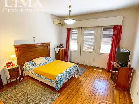 Casa 9 ambientes con 2 baños