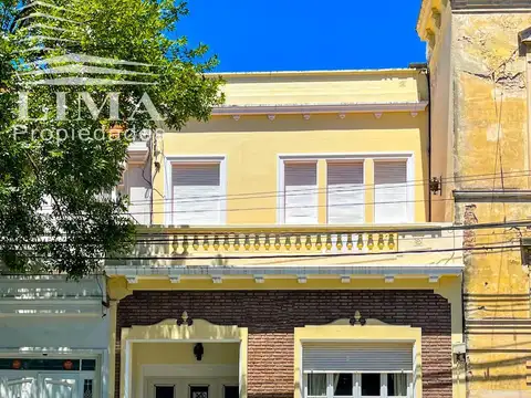 Casa de dos plantas con 4 dormitorios. San Luis 3387 - APTA CRÉDITO