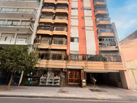 Departamento 1 dormitorio en venta c/ cochera en Centro