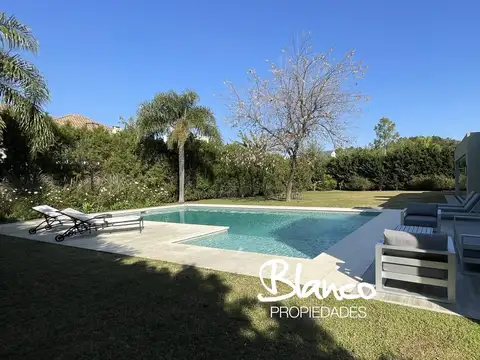 Casa 6 ambientes con 5 baños