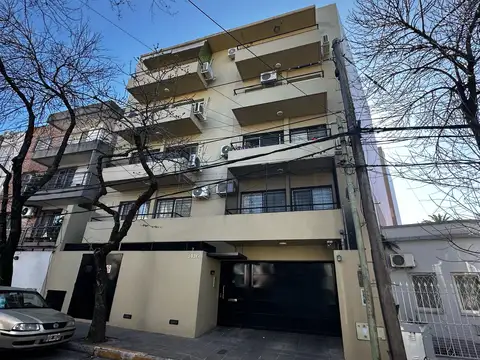 Departamento de 3 ambientes con cochera en centro de victoria