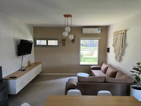 Casa 5 ambientes con 1 baño