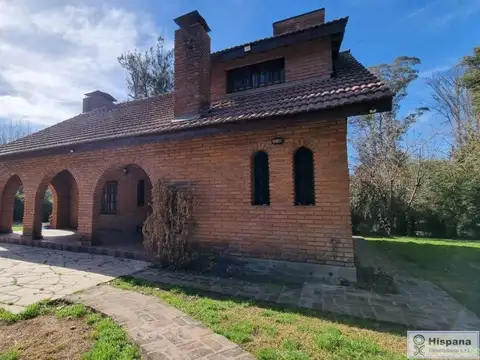 Casa en alquiler, con hermoso parque. Sobre la calle Gutiérrez, en del Del Viso, Pilar!