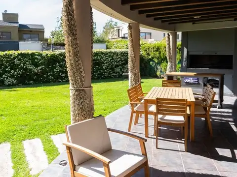 Casa 7 ambientes con 3 baños