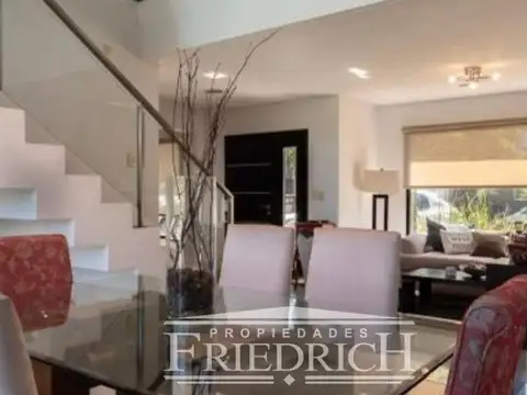 Casa 4 ambientes con 3 baños