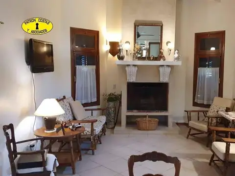 Casa en Alquiler con 2 cocheras