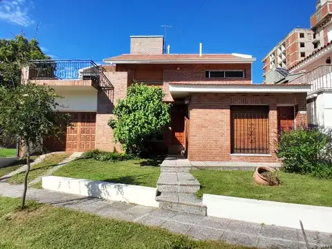 VENTA CASA RIO CEBALLOS 3 DORM 1 CONSULTORIO