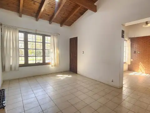 Casa en Alquiler con 2 cocheras