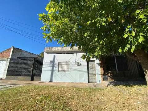 CASA 4 AMBIENTES VENTA LOMAS DE ZAMORA CON DEPTO