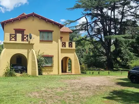 Yrigoyen al 1300 entre Mistral y Clorinda