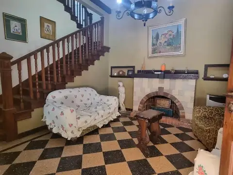 Fracción de 8800 metros sobre Av. Hipolito Yrigoyen, zona Cruce Varela