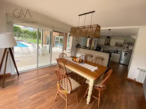Casa 5 ambientes con 3 baños