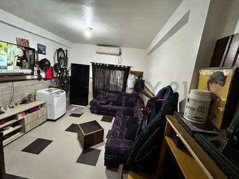 PH al Frente con Entrada Independiente – 3 Ambientes + Escritorio – Balcón a la Calle