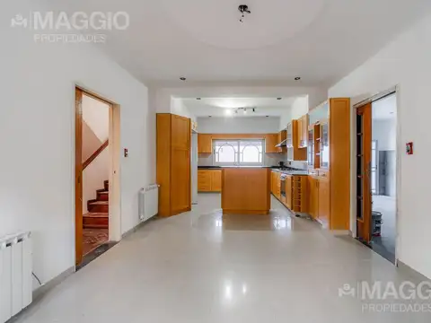 Casa 5 ambientes con 4 baños