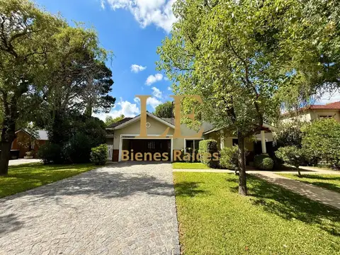 Casa 5 ambientes con 3 baños