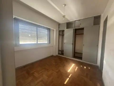 DEPARTAMENTO EXCELENTE UBICACION SOBRE AVENIDA