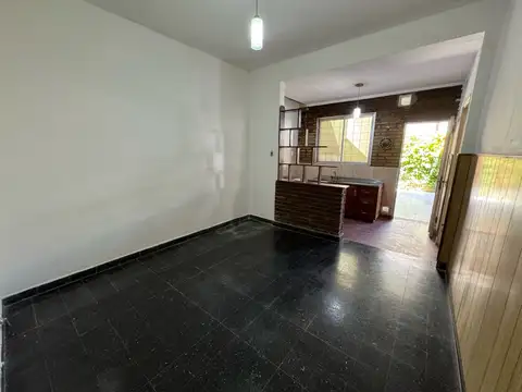 Casa 4 ambientes con 1 baño
