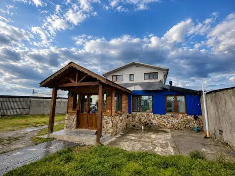 Casa en Alquiler. USHUAIA. 3 dormitorios.