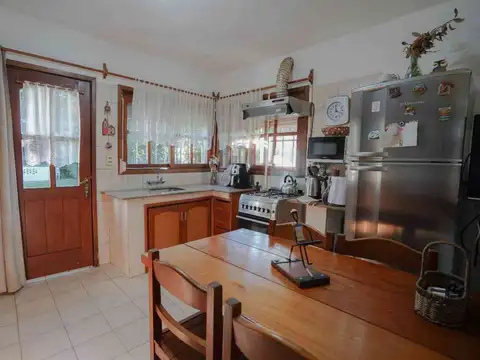 Vendo casa 2 dormitorios gran terreno  Costa Azul