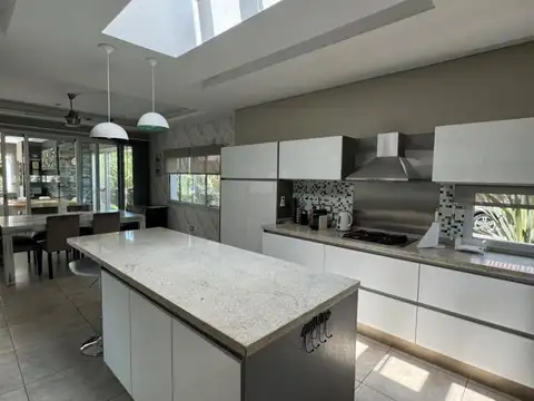 HERMOSA CASA EN CUL DE SAC