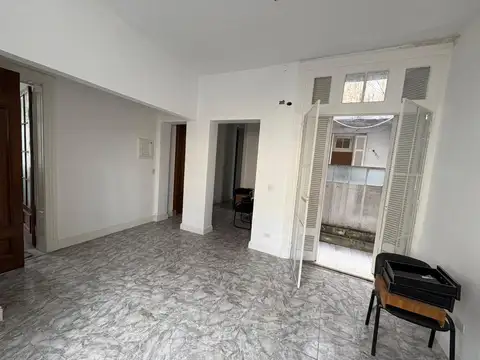 Departamento en Venta de 4 ambientes con cuarto de servicio.
