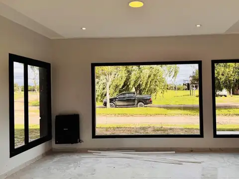 Casa 6 ambientes con 2 baños
