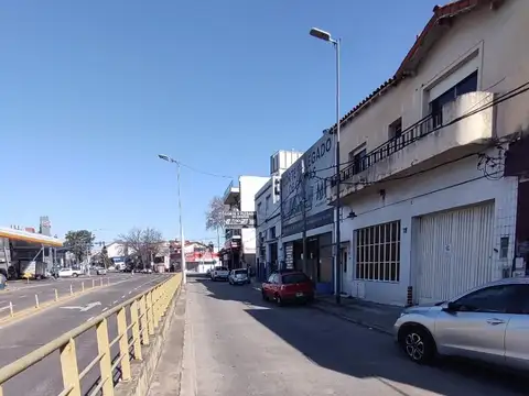 LOCAL + DEPOSITO+ OFICINAS