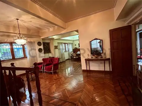 VENTA PH 4 AMBIENTES CON PATIOS Y COCHERA EN CABALLITO